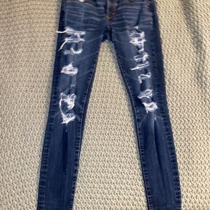 American eagle size 4 ripped skinny jeans